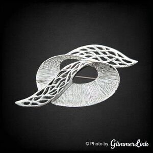 Vintage Celebrity NY Abstract Textured Swirl Ribbon Silver Tone Brooch